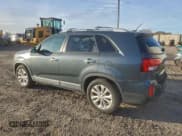 ✅ 2015 Kia Sorento EX • VIN: 5XYKUDA72FG554336 • Лот: 93480695. Опубликован ранее на Copart с пробегом 160 008 миль. Бесплатный доступ к архиву аукционных продаж из США и подробный отчёт об истории автомобиля на DreamBid. Изображение 2.