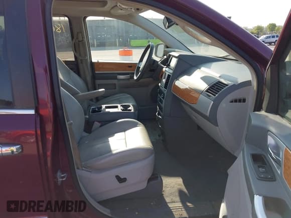 ✅ 2009 Chrysler Town & Country Limited • VIN: 2A8HR64X69R568431 • Lot: 42401479. Listed on IAAI with Not provided. Free auction sales archive from the USA and detailed vehicle history report at DreamBid. Image 5.