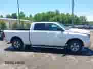 2017 Ram 1500 Big Horn z VIN 1C6RR7TT3HS770180, wystawiony jako IAAI lot #42279885 z przebiegiem 146 444 mil mil oraz . Historia ofert i sprzedaży dostępna na DreamBid. Obrazek 13.