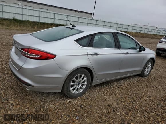 ✅ 2018 Ford Fusion S • VIN: 3FA6P0G76JR165261 • Лот: 90377715. Опубликован ранее на Copart с пробегом 87 901 миль. Бесплатный доступ к архиву аукционных продаж из США и подробный отчёт об истории автомобиля на DreamBid. Изображение 3.