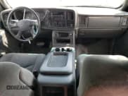 ✅ 2003 Chevrolet Silverado 2500HD LS • VIN: 1GCHC29U63E131856 • Лот: 60167815. Опубликован ранее на Copart с пробегом 211 180 миль. Бесплатный доступ к архиву аукционных продаж из США и подробный отчёт об истории автомобиля на DreamBid. Изображение 8.