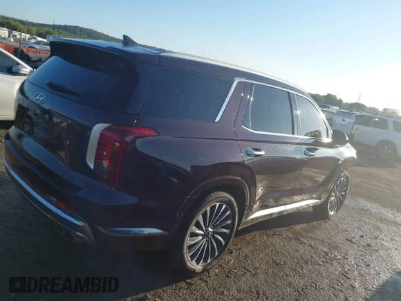 ✅ 2023 Hyundai Palisade Calligraphy • VIN: KM8R74GEXPU642705 • Lot: 43240972. Wystawiony na IAAI z przebiegiem 50 509 mil mil. Skorzystaj z bezpłatnego archiwum sprzedaży aukcyjnych z USA i zobacz szczegółowy raport historii pojazdu na DreamBid. Zdjęcie 13.