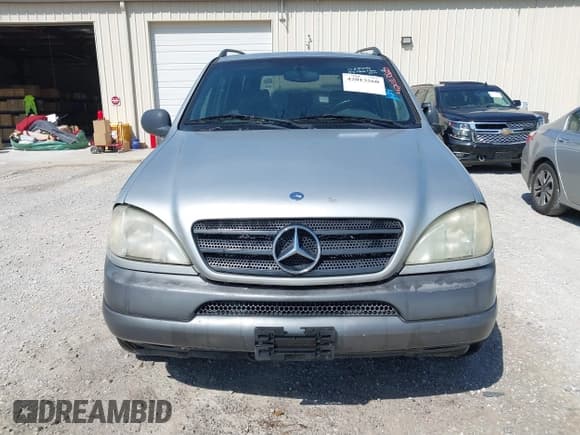 ✅ 1998 Mercedes-Benz M 320/430/500 • VIN: 4JGAB54E4WA028044 • Lot: 42013560. Wystawiony na IAAI z przebiegiem 196 372 mil. Bezpłatny archiwum sprzedaży aukcyjnych z USA i szczegółowy raport historii pojazdu na DreamBid. Zdjęcie 6.