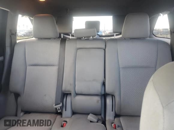 ✅ 2019 Toyota Highlander LE • VIN: 5TDZARFH2KS052414 • Lot: 85097725. Wystawiony na Copart z przebiegiem 104 779 mil. Bezpłatny archiwum sprzedaży aukcyjnych z USA i szczegółowy raport historii pojazdu na DreamBid. Zdjęcie 10.