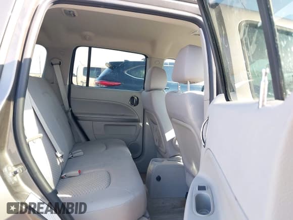 ✅ 2011 Chevrolet HHR LS • VIN: 3GNBAAFW9BS607895 • Lot: 42029086. Listed on IAAI with 98,149 mi. Free auction sales archive from the USA and detailed vehicle history report at DreamBid. Image 8.