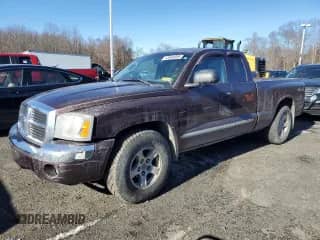 2005 Dodge Dakota с VIN 1D7HW52N95S136829, выставлен на аукционе Copart как лот 43948385 с пробегом 64 411 миль миль и Чистый • Clean title. История ставок и продаж доступна на DreamBid. Изображение 1.