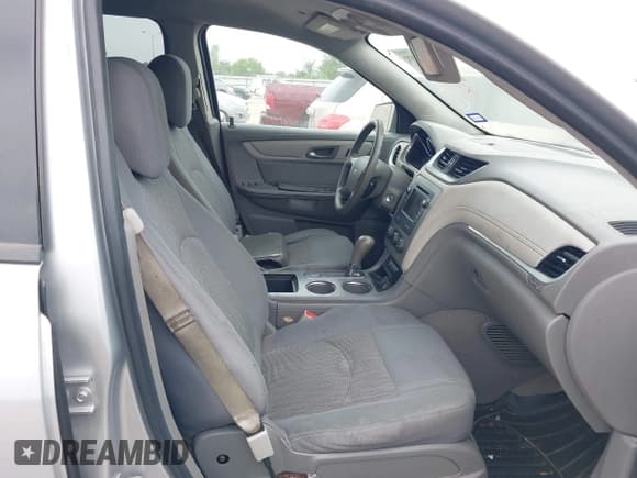 ✅ 2015 Chevrolet Traverse LS • VIN: 1GNKRFKD8FJ314894 • Lot: 42832707. Wystawiony na IAAI z przebiegiem 147 106 mil. Bezpłatny archiwum sprzedaży aukcyjnych z USA i szczegółowy raport historii pojazdu na DreamBid. Zdjęcie 5.