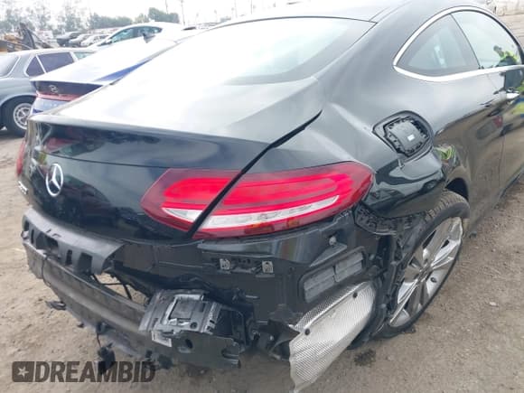 ✅ 2022 Mercedes-Benz C 300 • VIN: W1KWJ8DB8NG107139 • Lot: 43066369. Listed on IAAI with 32,561 mi. Free auction sales archive from the USA and detailed vehicle history report at DreamBid. Image 6.