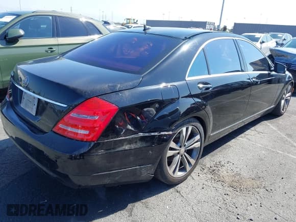 ✅ 2010 Mercedes-Benz S 550 • VIN: WDDNG7BB0AA326004 • Lot: 43049359. Wystawiony na IAAI z przebiegiem 156 133 mil. Bezpłatny archiwum sprzedaży aukcyjnych z USA i szczegółowy raport historii pojazdu na DreamBid. Zdjęcie 4.