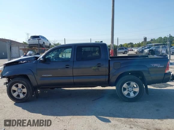 ✅ 2013 Toyota Tacoma • VIN: 3TMLU4EN2DM129101 • Lot: 43251172. Listed on IAAI with 171,384 mi. Free auction sales archive from the USA and detailed vehicle history report at DreamBid. Image 14.