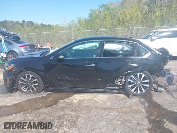 ✅ 2017 Nissan Altima SL • VIN: 1N4AL3AP2HC158140 • Lot: 41874734. Listed on IAAI with 95,425 mi. Free auction sales archive from the USA and detailed vehicle history report at DreamBid. Image 18.