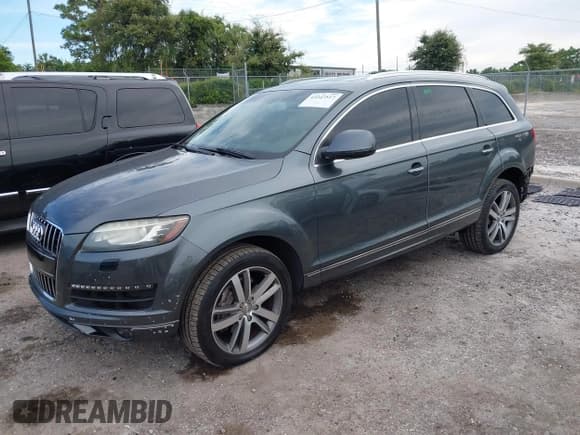 ✅ 2015 Audi Q7 Premium Plus • VIN: WA1LGAFE9FD011947 • Lot: 43247517. Wystawiony na IAAI z przebiegiem 155 335 mil. Bezpłatny archiwum sprzedaży aukcyjnych z USA i szczegółowy raport historii pojazdu na DreamBid. Zdjęcie 17.