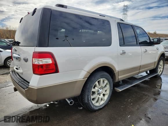 ✅ 2013 Ford Expedition Max XLT • VIN: 1FMJK1J59DEF16666 • Lot: 92411845. Wystawiony na Copart z przebiegiem 74 475 mil. Bezpłatny archiwum sprzedaży aukcyjnych z USA i szczegółowy raport historii pojazdu na DreamBid. Zdjęcie 3.