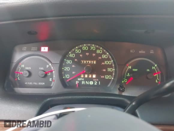 ✅ 2002 Ford Crown Victoria Standard • VIN: 2FAFP73W72X150471 • Lot: 42808528. Wystawiony na IAAI z przebiegiem 107 858 mil. Bezpłatny archiwum sprzedaży aukcyjnych z USA i szczegółowy raport historii pojazdu na DreamBid. Zdjęcie 7.