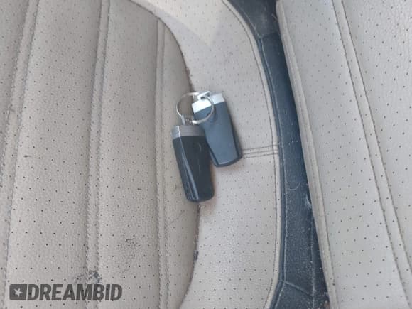 ✅ 2013 Volkswagen CC R-Line • VIN: WVWBN7AN1DE531990 • Lot: 43676775. Wystawiony na IAAI z przebiegiem 228 715 mil. Bezpłatny archiwum sprzedaży aukcyjnych z USA i szczegółowy raport historii pojazdu na DreamBid. Zdjęcie 11.