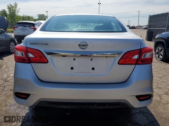 ✅ 2018 Nissan Sentra S • VIN: 3N1AB7AP8JY276262 • Lot: 65895055. Listed on Copart with 136,290 mi. Free auction sales archive from the USA and detailed vehicle history report at DreamBid. Image 6.