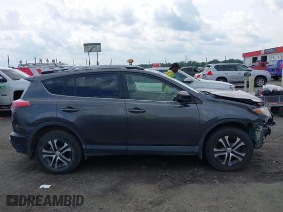 ✅ 2017 Toyota RAV4 LE • VIN: JTMZFREV3HJ122727 • Lot: 42492530. Listed on IAAI with 120,529 mi. Free auction sales archive from the USA and detailed vehicle history report at DreamBid. Image 13.
