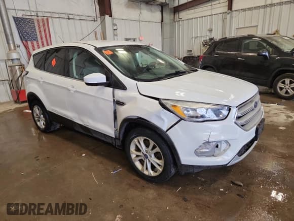 ✅ 2017 Ford Escape SE • VIN: 1FMCU9GD5HUC48386 • Лот: 90955865. Опубликован ранее на Copart с пробегом 212 196 миль. Бесплатный доступ к архиву аукционных продаж из США и подробный отчёт об истории автомобиля на DreamBid. Изображение 4.