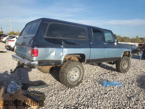 ✅ 1989 GMC Suburban • VIN: 1GKGV26KXKF530002 • Lot: 81952815. Wystawiony na Copart z przebiegiem 189 851 mil. Bezpłatny archiwum sprzedaży aukcyjnych z USA i szczegółowy raport historii pojazdu na DreamBid. Zdjęcie 3.