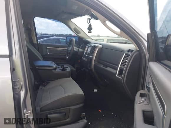 2024 Ram 1500 SLT z VIN 1C6RR7GG8RS124714, wystawiony jako IAAI lot #43207484 z przebiegiem 51 600 mil mil oraz . Historia ofert i sprzedaży dostępna na DreamBid. Obrazek 5.