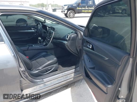 ✅ 2019 Nissan Maxima Platinum • VIN: 1N4AA6AV8KC360509 • Lot: 42236072. Wystawiony na IAAI z przebiegiem 78 427 mil. Bezpłatny archiwum sprzedaży aukcyjnych z USA i szczegółowy raport historii pojazdu na DreamBid. Zdjęcie 5.