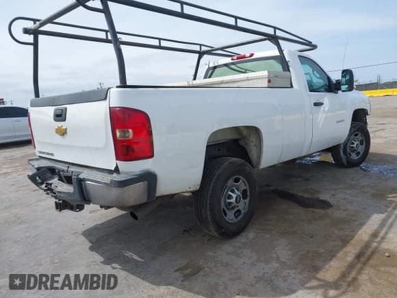 ✅ 2014 Chevrolet Silverado 2500HD Work Truck • VIN: 1GC0CVCG5EF177029 • Lot: 42116212. Wystawiony na IAAI z przebiegiem 235 360 mil. Bezpłatny archiwum sprzedaży aukcyjnych z USA i szczegółowy raport historii pojazdu na DreamBid. Zdjęcie 4.