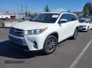 ✅ 2018 Toyota Highlander SE • VIN: 5TDJZRFH8JS872131 • Лот: 42989735. Опубликован ранее на IAAI с пробегом 148 086 миль. Бесплатный доступ к архиву аукционных продаж из США и подробный отчёт об истории автомобиля на DreamBid. Изображение 2.