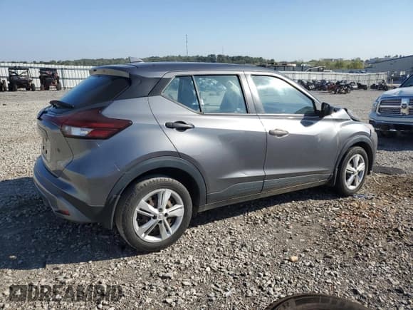 ✅ 2021 Nissan Kicks S • VIN: 3N1CP5BV8ML483635 • Lot: 81738575. Wystawiony na Copart z przebiegiem 101 980 mil. Bezpłatny archiwum sprzedaży aukcyjnych z USA i szczegółowy raport historii pojazdu na DreamBid. Zdjęcie 3.