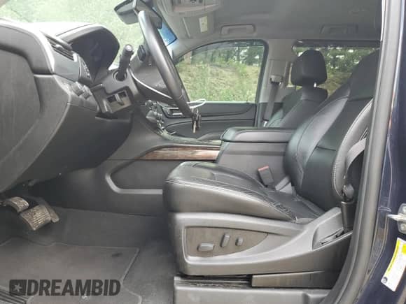 2019 Chevrolet Suburban LT с VIN 1GNSKHKC5KR370813, выставлен на аукционе Copart как лот 64362084 с пробегом 74 734 миль миль и Списание • Salvage title. История ставок и продаж доступна на DreamBid. Изображение 7.