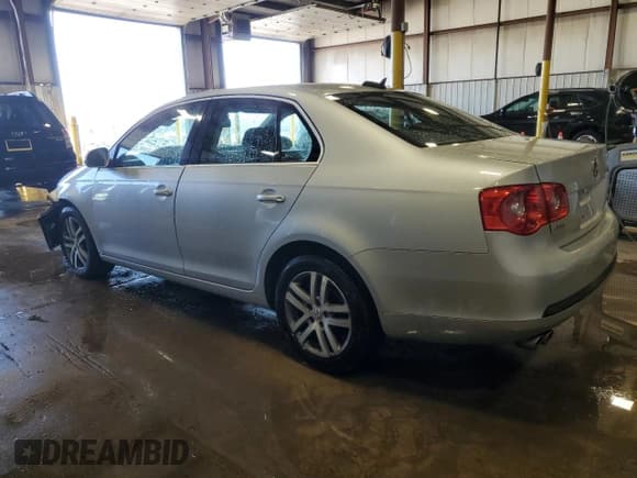 ✅ 2006 Volkswagen Jetta 2.5L • VIN: 3VWSG71K96M646735 • Лот: 52293215. Опубликован ранее на Copart с пробегом 64 528 миль. Бесплатный доступ к архиву аукционных продаж из США и подробный отчёт об истории автомобиля на DreamBid. Изображение 2.