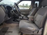 ✅ 1999 Nissan Frontier XE • VIN: 1N6ED26Y7XC302121 • Lot: 80809765. Wystawiony na Copart z przebiegiem 196 908 mil. Bezpłatny archiwum sprzedaży aukcyjnych z USA i szczegółowy raport historii pojazdu na DreamBid. Zdjęcie 7.