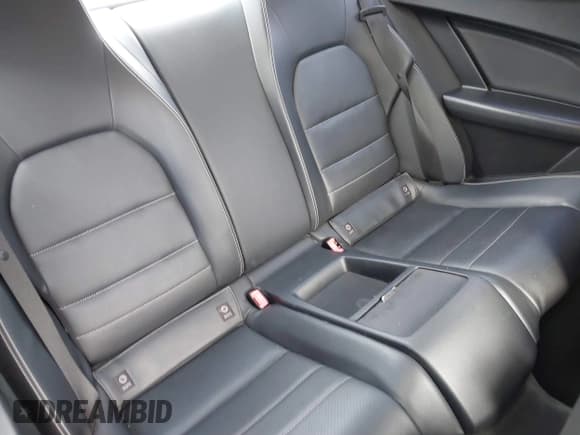 ✅ 2013 Mercedes-Benz C 250 • VIN: WDDGJ4HB6DG011970 • Lot: 41499440. Wystawiony na IAAI z przebiegiem 75 354 mil. Bezpłatny archiwum sprzedaży aukcyjnych z USA i szczegółowy raport historii pojazdu na DreamBid. Zdjęcie 8.