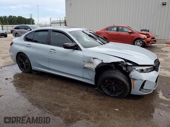 ✅ 2024 BMW 3 Series M340i xDrive • VIN: 3MW49FF0XR8E33956 • Lot: 70353695. Wystawiony na Copart z przebiegiem Nie podano. Bezpłatny archiwum sprzedaży aukcyjnych z USA i szczegółowy raport historii pojazdu na DreamBid. Zdjęcie 4.