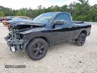 2017 Ram 1500 Tradesman z VIN 3C6JR6AG4HG636931, wystawiony jako Copart lot #60932795 z przebiegiem 157 961 mil mil oraz Szkoda całkowita • Salvage title. Historia ofert i sprzedaży dostępna na DreamBid. Obrazek 1.