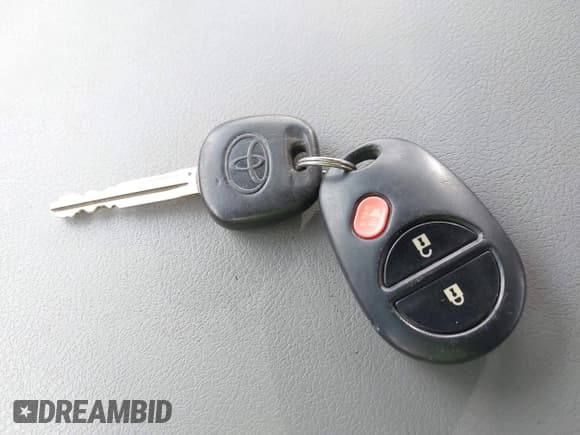 ✅ 2010 Toyota Tundra Limited • VIN: 5TFHW5F12AX095779 • Lot: 42691119. Listed on IAAI with 182,486 mi. Free auction sales archive from the USA and detailed vehicle history report at DreamBid. Image 11.