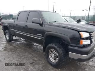 ✅ 2006 Chevrolet Silverado 2500HD LT3 • VIN: 1GCHK23U96F135779 • Lot: 43832475. Wystawiony na IAAI z przebiegiem Nie podano. Bezpłatny archiwum sprzedaży aukcyjnych z USA i szczegółowy raport historii pojazdu na DreamBid. Zdjęcie 1.