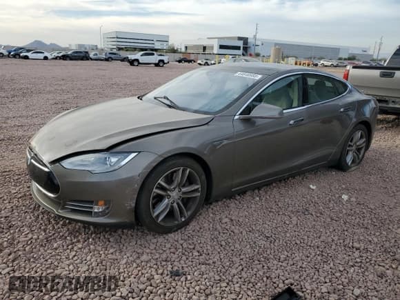 ✅ 2015 Tesla Model S 85D • VIN: 5YJSA1E26FF107912 • Лот: 44646955. Опубликован ранее на Copart с пробегом 85 530 миль. Бесплатный доступ к архиву аукционных продаж из США и подробный отчёт об истории автомобиля на DreamBid. Изображение 1.