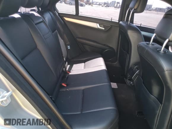 ✅ 2013 Mercedes-Benz C 250 Sport • VIN: WDDGF4HB8DR268764 • Лот: 67727145. Опубликован ранее на Copart с пробегом 62 376 миль. Бесплатный доступ к архиву аукционных продаж из США и подробный отчёт об истории автомобиля на DreamBid. Изображение 10.