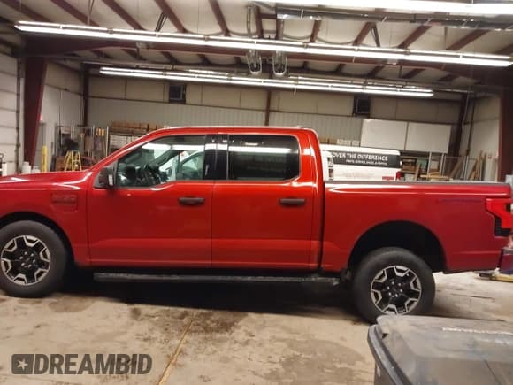 ✅ 2023 Ford F-150 Lightning Pro • VIN: 1FTVW1EL9PWG03257 • Лот: 41686806. Опубликован ранее на IAAI с пробегом 38 152 миль. Бесплатный доступ к архиву аукционных продаж из США и подробный отчёт об истории автомобиля на DreamBid. Изображение 14.