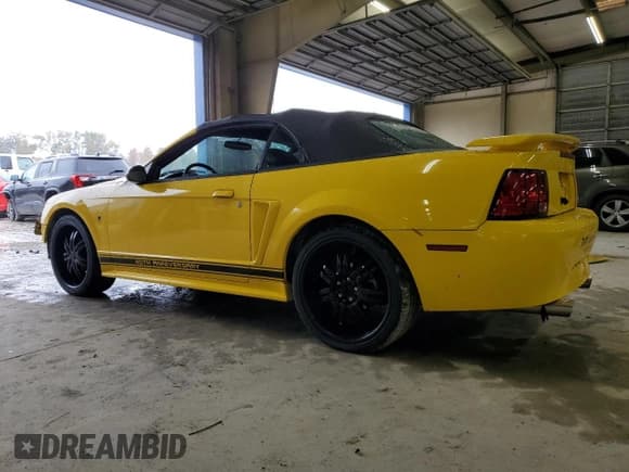 ✅ 2004 Ford Mustang Deluxe • VIN: 1FAFP446X4F175487 • Лот: 90403095. Опубликован ранее на Copart с пробегом Не указан. Бесплатный доступ к архиву аукционных продаж из США и подробный отчёт об истории автомобиля на DreamBid. Изображение 2.