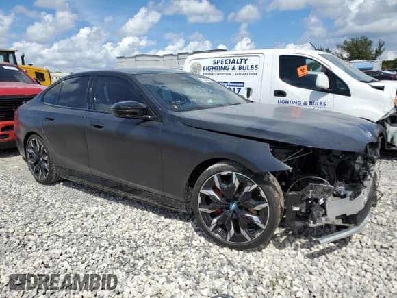 ✅ 2024 BMW i5 M60 • VIN: WBY43FK00RCR71826 • Lot: 72140144. Wystawiony na Copart z przebiegiem 5 987 mil. Bezpłatny archiwum sprzedaży aukcyjnych z USA i szczegółowy raport historii pojazdu na DreamBid. Zdjęcie 4.