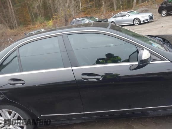 ✅ 2009 Mercedes-Benz C 300 Sport • VIN: WDDGF81X09F278744 • Lot: 43568504. Listed on IAAI with 102,830 mi. Free auction sales archive from the USA and detailed vehicle history report at DreamBid. Image 13.