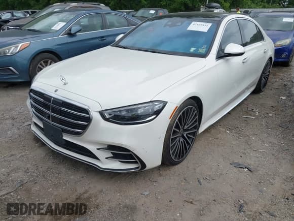 ✅ 2023 Mercedes-Benz S 580 • VIN: W1K6G7GBXPA184878 • Lot: 42673714. Wystawiony na IAAI z przebiegiem 12 496 mil. Bezpłatny archiwum sprzedaży aukcyjnych z USA i szczegółowy raport historii pojazdu na DreamBid. Zdjęcie 2.