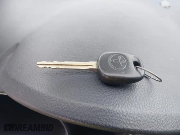 ✅ 2013 Toyota Highlander SE • VIN: 5TDZK3EH0DS104847 • Lot: 43403741. Listed on IAAI with 215,875 mi. Free auction sales archive from the USA and detailed vehicle history report at DreamBid. Image 11.