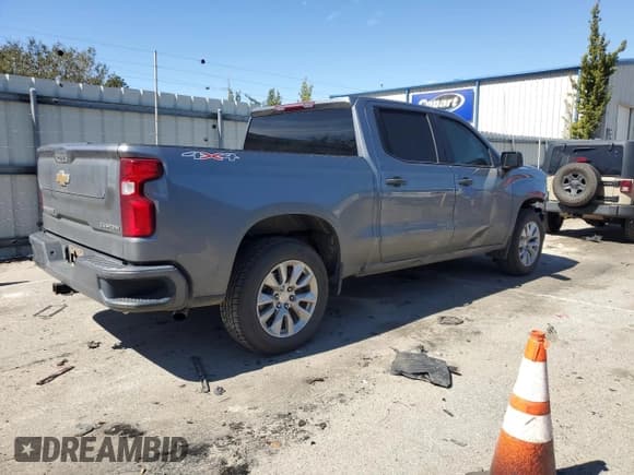 ✅ 2022 Chevrolet Silverado 1500 Custom • VIN: 3GCPYBEK8NG155380 • Lot: 48156445. Wystawiony na Copart z przebiegiem 90 096 mil. Bezpłatny archiwum sprzedaży aukcyjnych z USA i szczegółowy raport historii pojazdu na DreamBid. Zdjęcie 3.