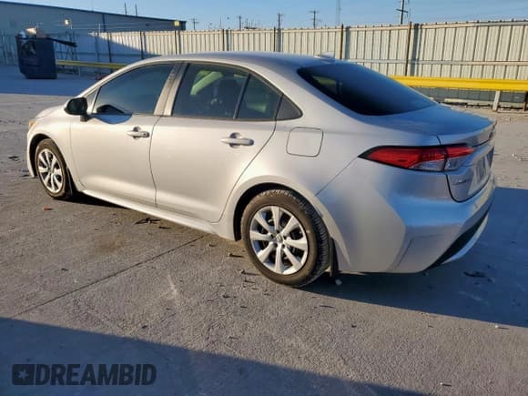 ✅ 2022 Toyota Corolla LE • VIN: 5YFEPMAE9NP372789 • Lot: 90318135. Wystawiony na Copart z przebiegiem 87 268 mil. Bezpłatny archiwum sprzedaży aukcyjnych z USA i szczegółowy raport historii pojazdu na DreamBid. Zdjęcie 2.