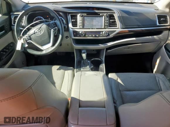 ✅ 2016 Toyota Highlander Limited • VIN: 5TDYKRFH4GS127565 • Lot: 91168885. Listed on Copart with 97,608 mi. Free auction sales archive from the USA and detailed vehicle history report at DreamBid. Image 8.