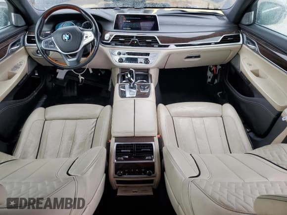 ✅ 2017 BMW 7 Series 750i • VIN: WBA7F0C32HGM21737 • Lot: 69356355. Listed on Copart with 109,126 mi. Free auction sales archive from the USA and detailed vehicle history report at DreamBid. Image 8.