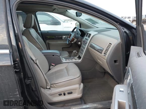 ✅ 2010 Lincoln MKX • VIN: 2LMDJ6JC7ABJ24468 • Lot: 42878521. Listed on IAAI with 174,126 mi. Free auction sales archive from the USA and detailed vehicle history report at DreamBid. Image 5.