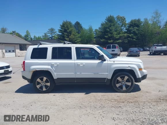 ✅ 2016 Jeep Patriot High Altitude • VIN: 1C4NJRFB8GD707642 • Lot: 42324960. Wystawiony na IAAI z przebiegiem 176 344 mil. Bezpłatny archiwum sprzedaży aukcyjnych z USA i szczegółowy raport historii pojazdu na DreamBid. Zdjęcie 13.